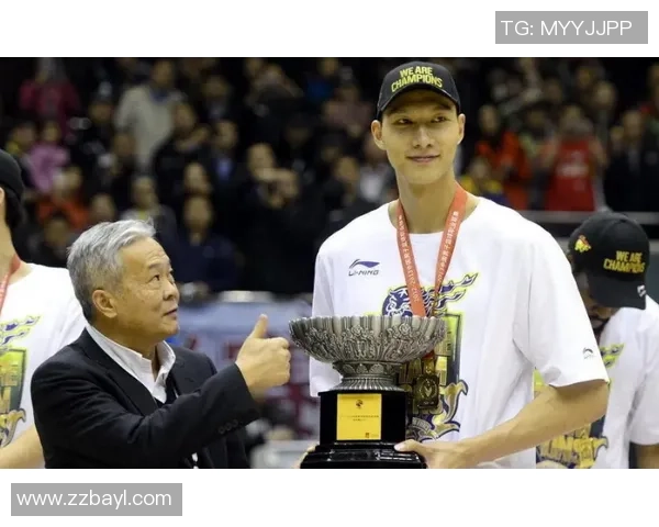 易建联：从篮球场的传奇到中国体育的象征，见证时代的辉煌与挑战